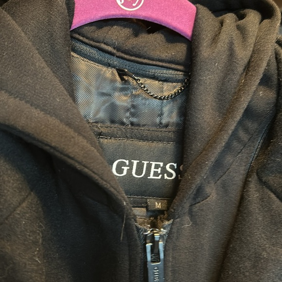 Selling a Guess polyester coat - Picture 4 of 7